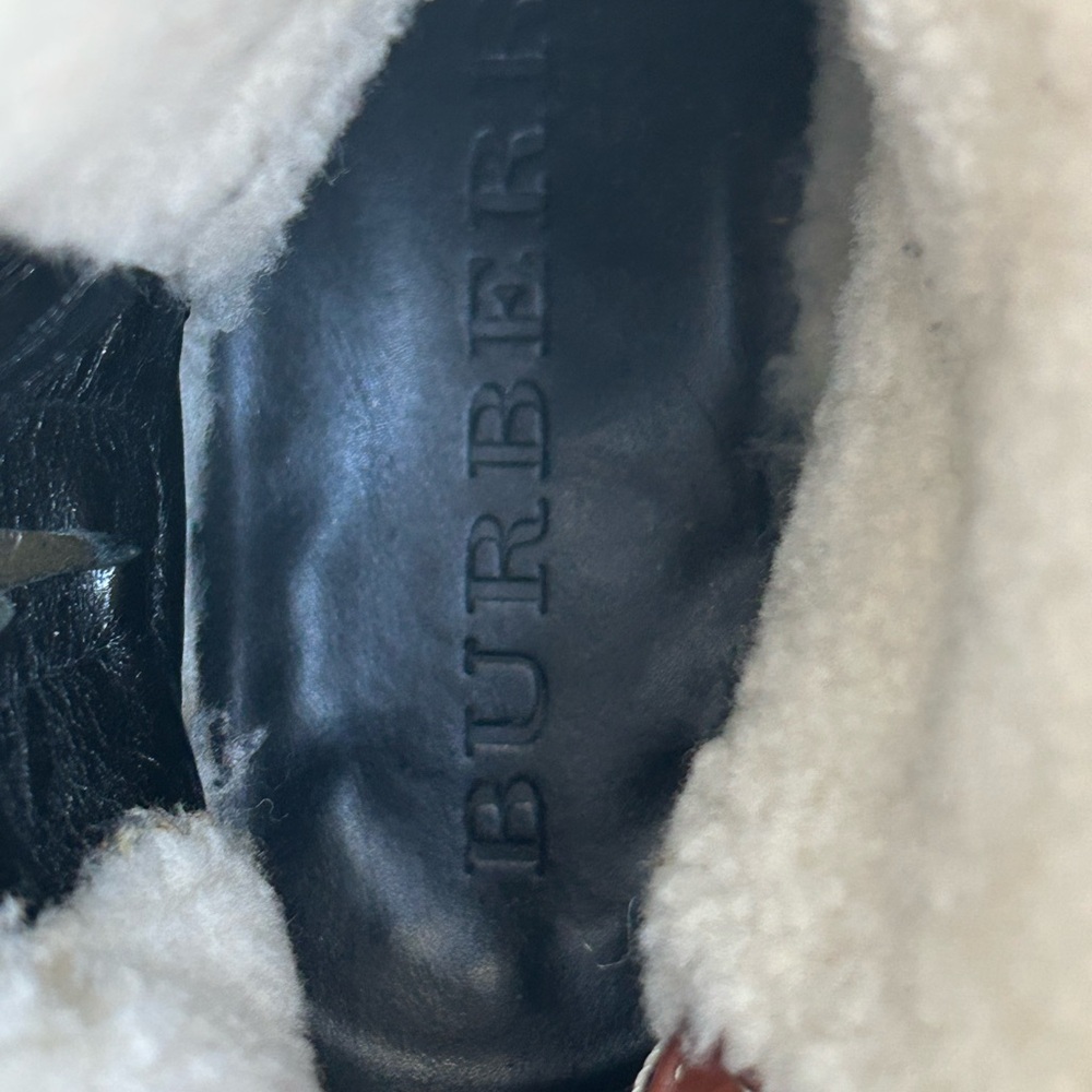 Women Burberry Kerry Black Leather Buckle Shearling Boots Size 38 - Picture 10 of 10